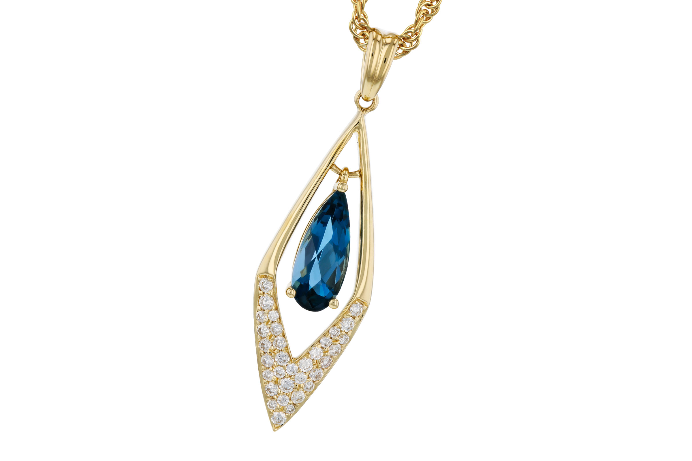 E330-02307: NECK .85 LONDON BLUE TOPAZ 1.02 TGW (10x4MM LBT)