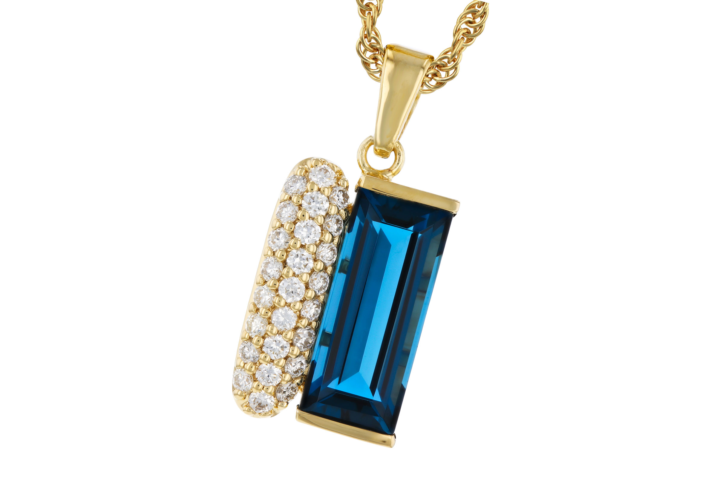 H330-02307: NECK 2.67 LONDON BLUE TOPAZ 2.92 TGW (12x5MM BT)