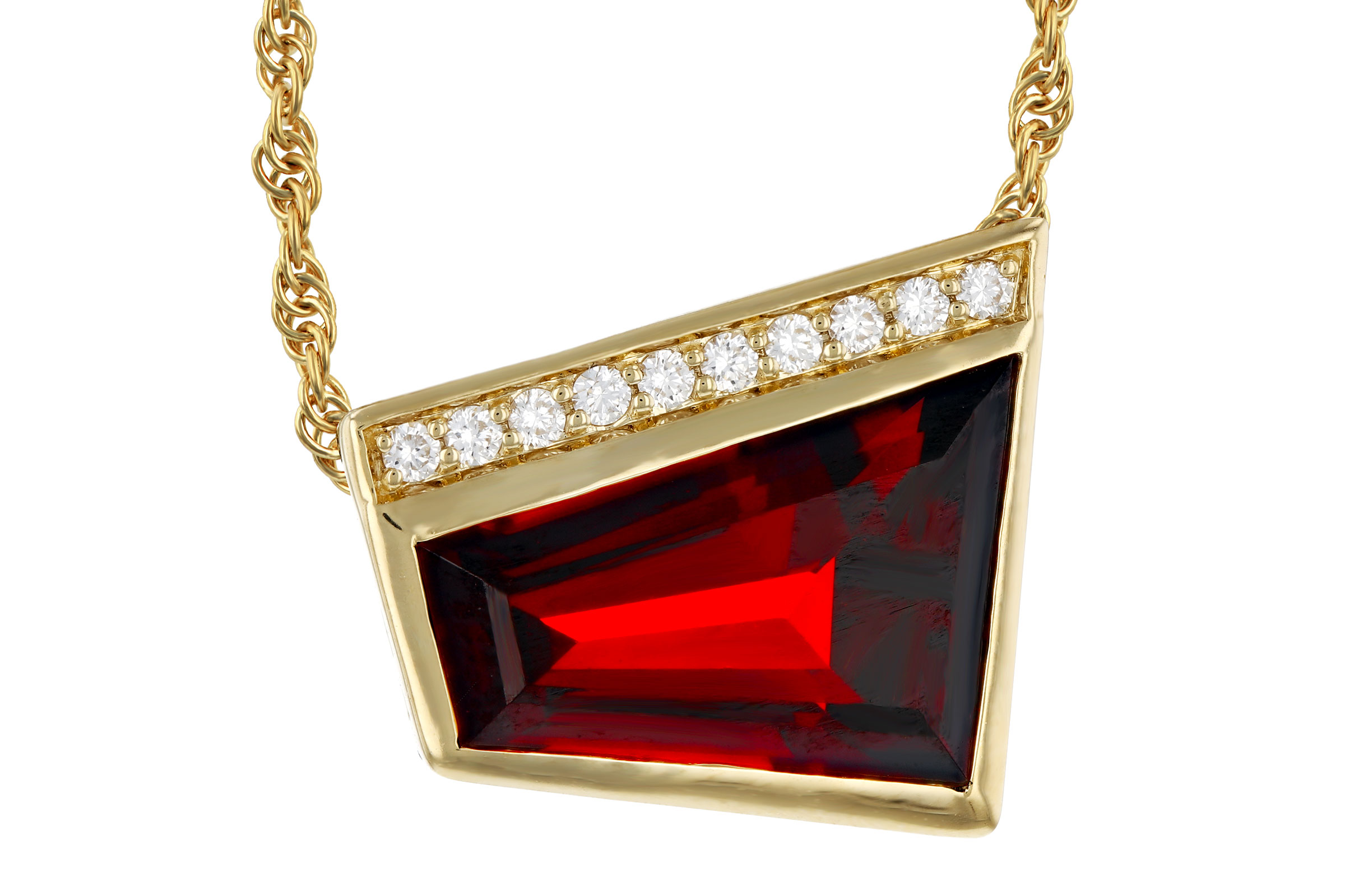 M330-02334: NECKLACE 3.92 GARNET 4.00 TGW